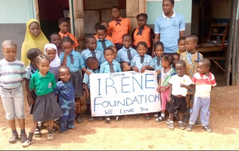 Children of an Ibadan school holding a handwritten Thank you Irene Foundation sign
